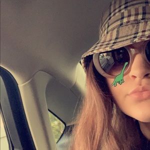 Meet your Posher, Kay